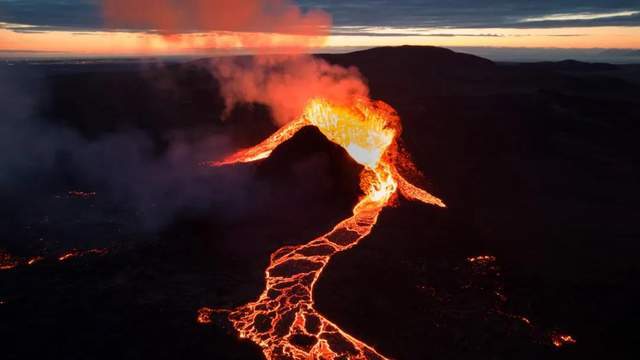 反思：湯加海底火山噴發，通信被毀全境失聯